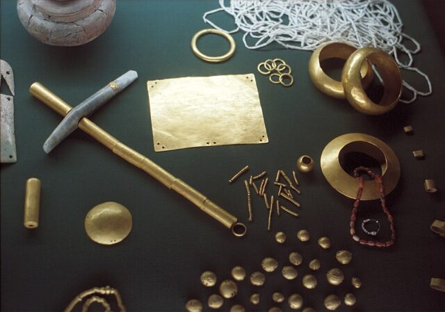 Oro de la necrópolis de Varna, el más antiguo del mundo, 4600 a. C