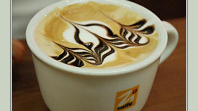 Arte del café con leche: bonito diseño en la espuma Arte del café con leche: bonito diseño en la espuma